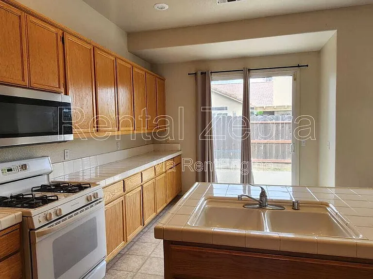 3795 Swan Ave — Photo 4