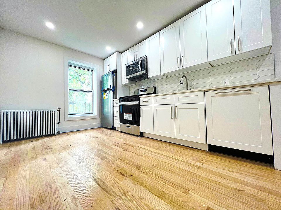 1st image of 628 1/2 President St Floor 4