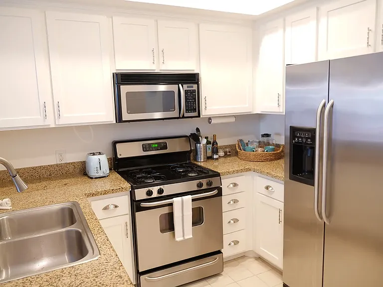 450 J St #4101 — Photo 14