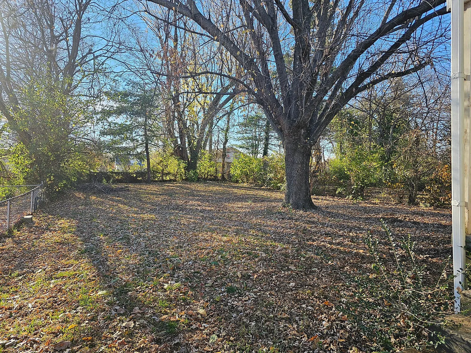 3 bed, 1500 sqft, $1,300 — Photo 2
