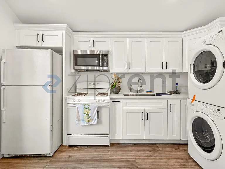 2431 S Catalina St — Photo 6