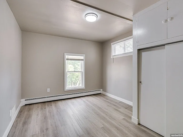 536 Algoma Blvd — Photo 10