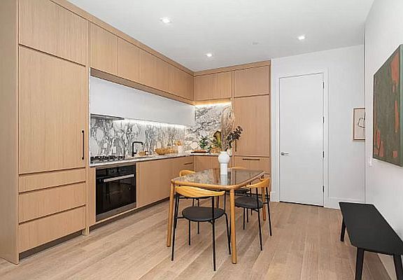3rd image of 517 W 29th St APT 6A