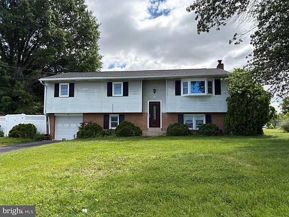 2nd image of 479 Sue Dr