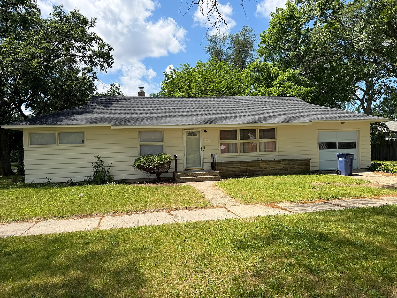 3 bed, 1232 sqft, $2,250 — Photo 1
