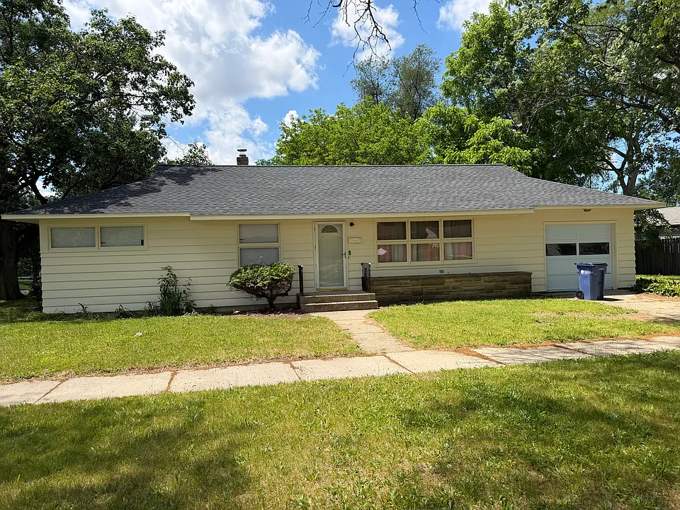 1759 Cambridge Dr SE