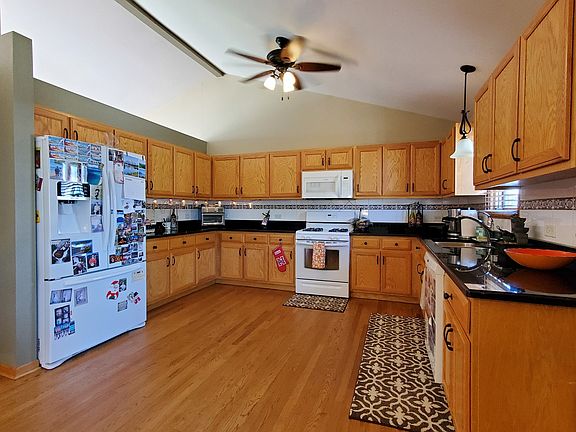 4th image of 1521 Centurion Ln
