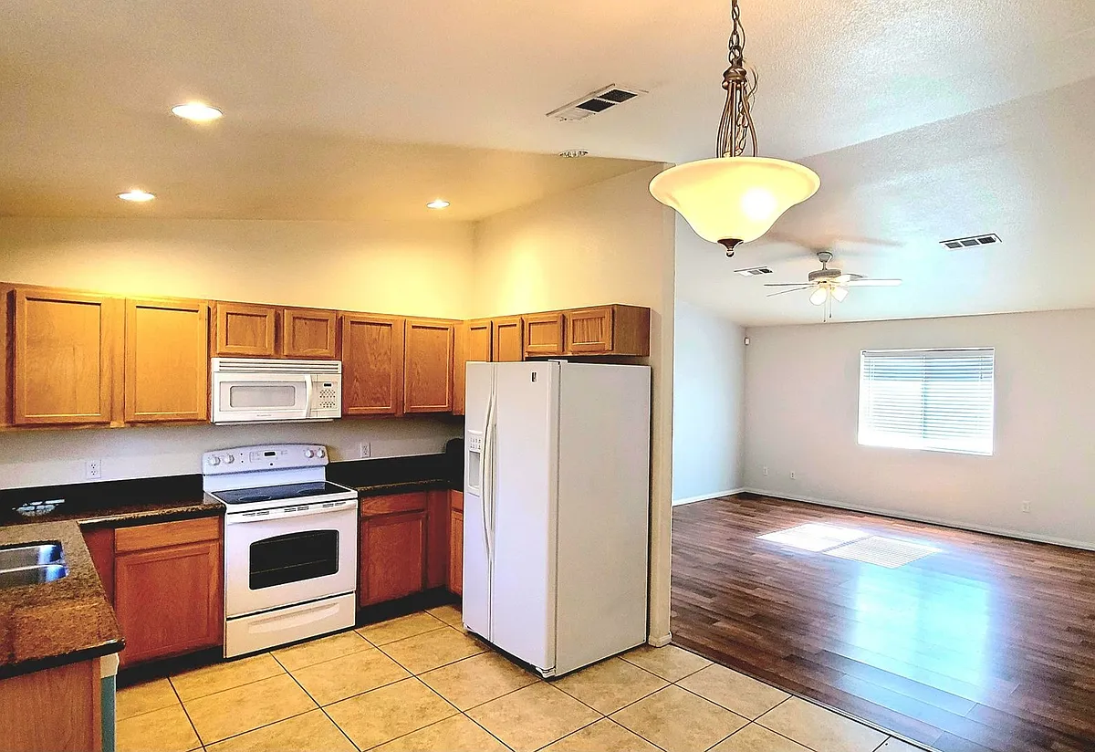 Building Photo - 6627 Cahuilla Ave