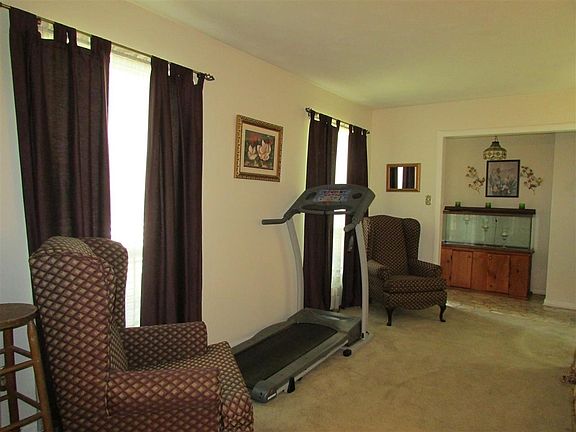5th image of 3271 Foxbriar Dr