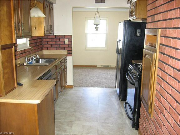 2nd image of 29256 Beechwood Dr
