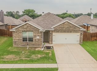 1432 Eagle Nest Dr, Azle, TX 76020