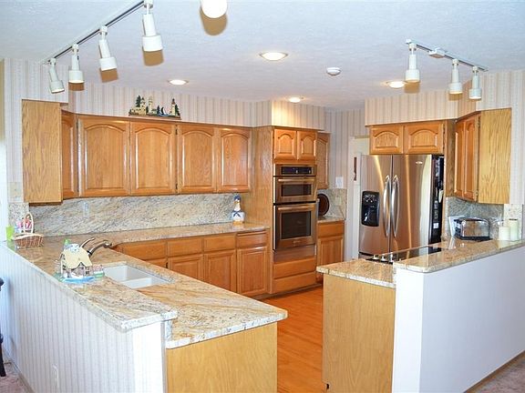 5th image of 8102 S West Terrace Dr
