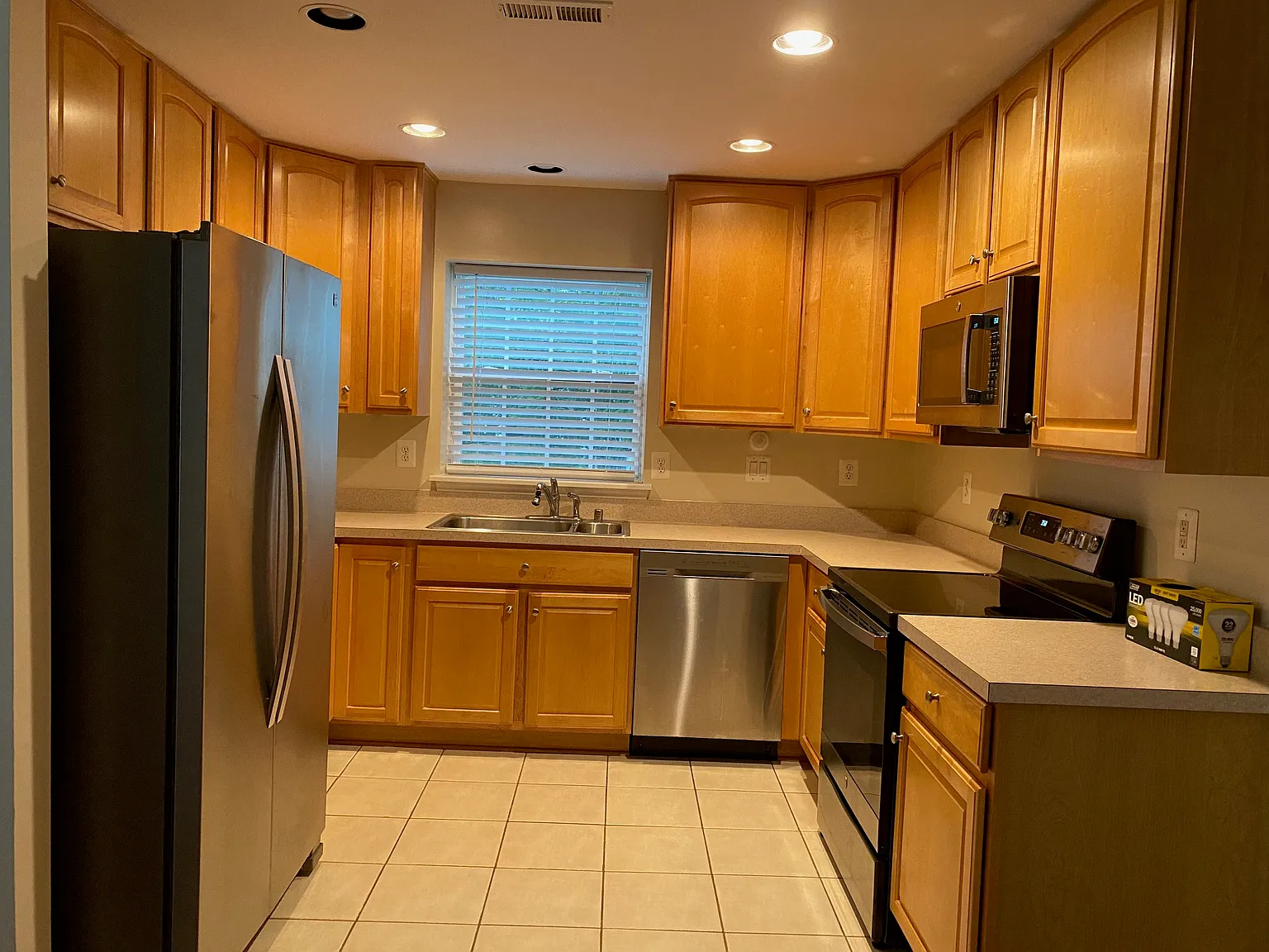 2 bed, 1370 sqft, $1,950 — Photo 4