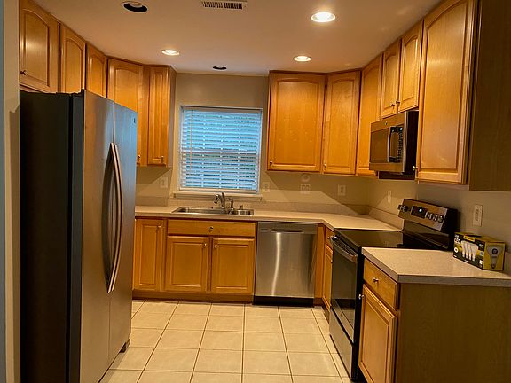 4th image of 2500 Hemingway Dr Unit 1B