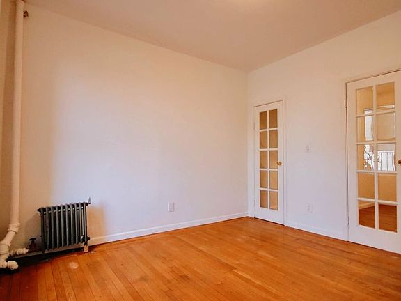 3rd image of 11 Jones St APT 19
