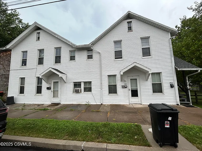 383 Queen St — Photo 1
