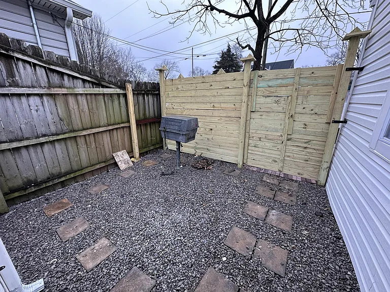 519 Elgin St — Photo 20