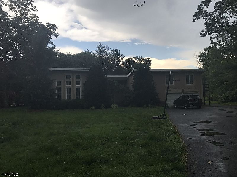 2nd image of 140 Ahnert Ave