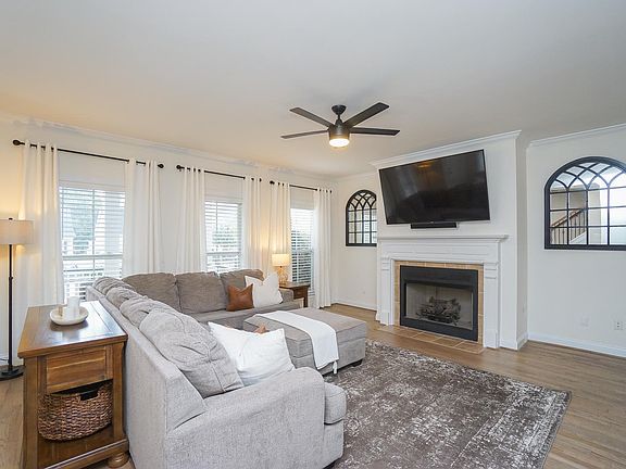 5th image of 7 Valcourt Cir