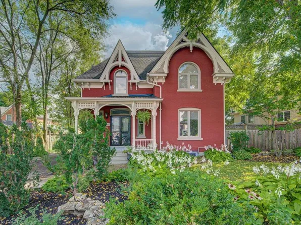 15 Gilholm Ave, Cambridge, ON N1S 1T3