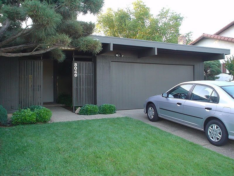 Streng Bros Home, Front Entry