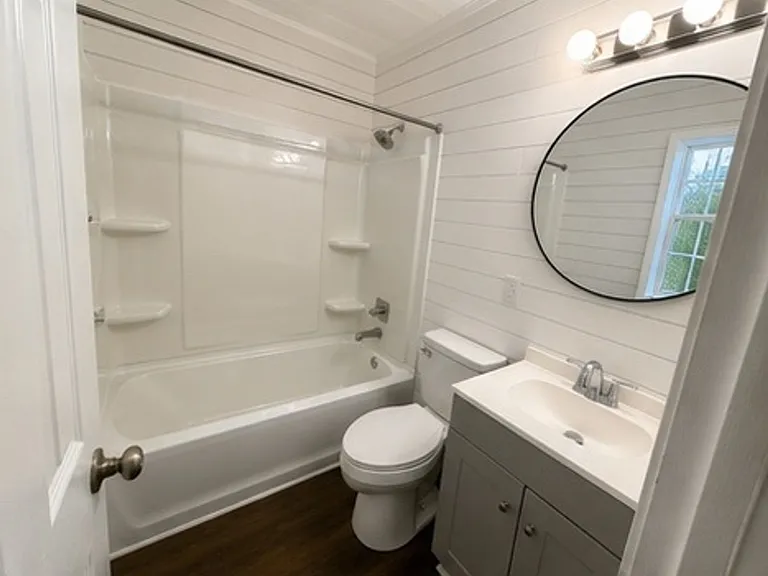 805 E Queen St — Photo 5