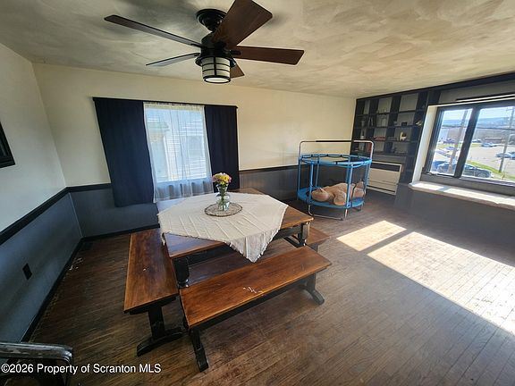 4th image of 3111 N Main Ave