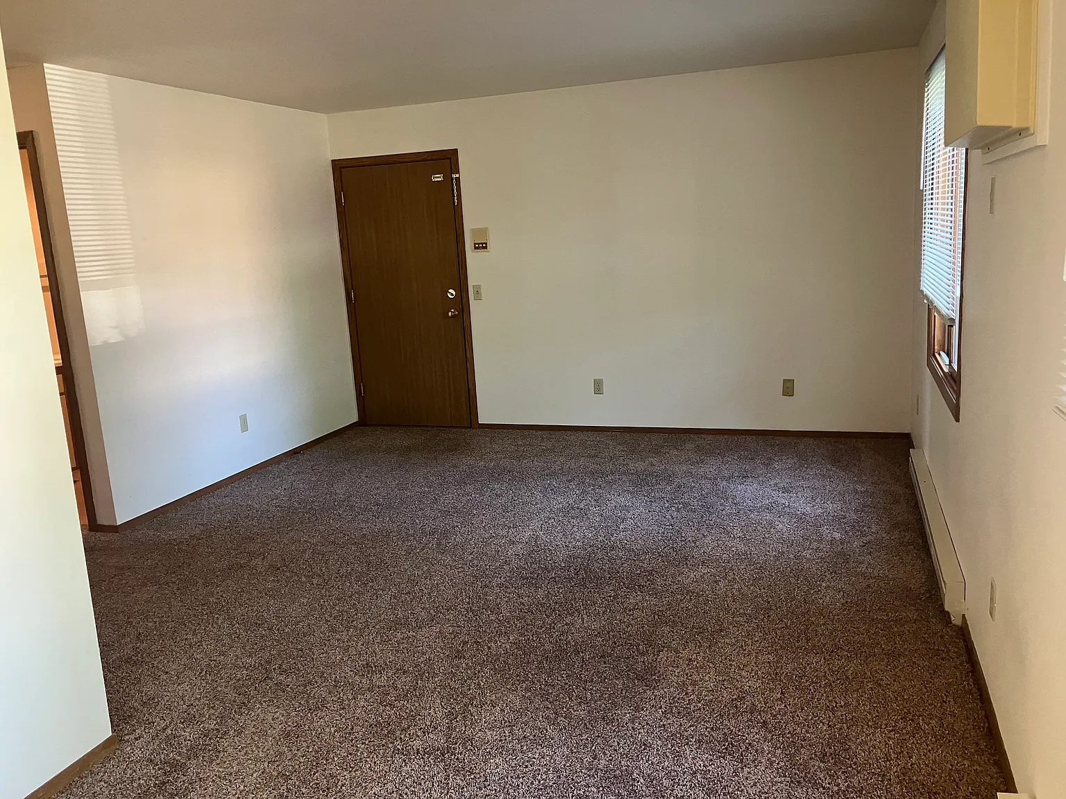 305 Palomino Ln — Photo 2