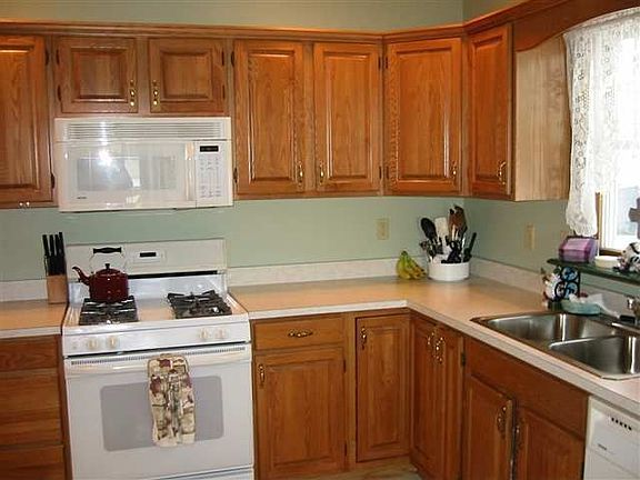 3rd image of 19000 Meadowflower Dr