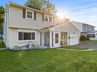 31 Norcrest Dr, Rochester, NY 14617