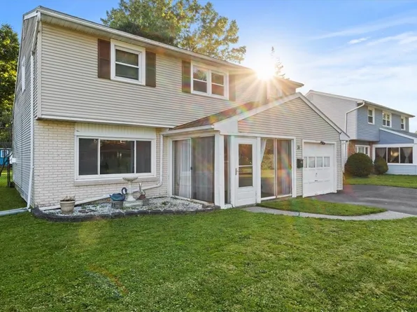 31 Norcrest Dr, Rochester, NY 14617