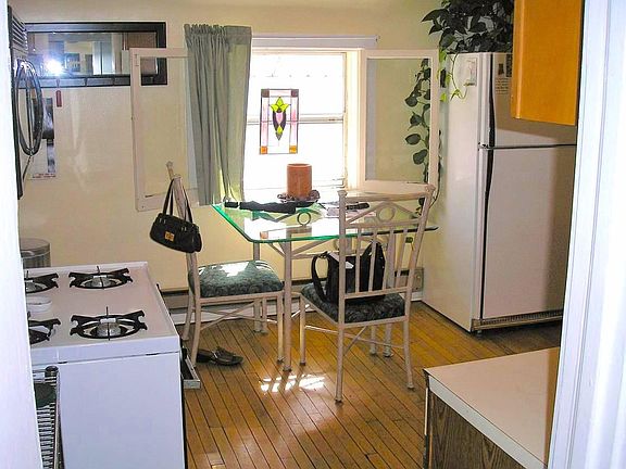 A classic Nordeast eatin kitchen, with farm house turn in windows.
