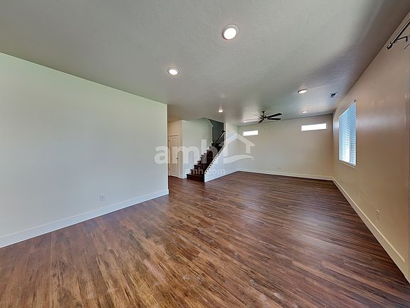 5th image of 1022 N Rivermist Ave