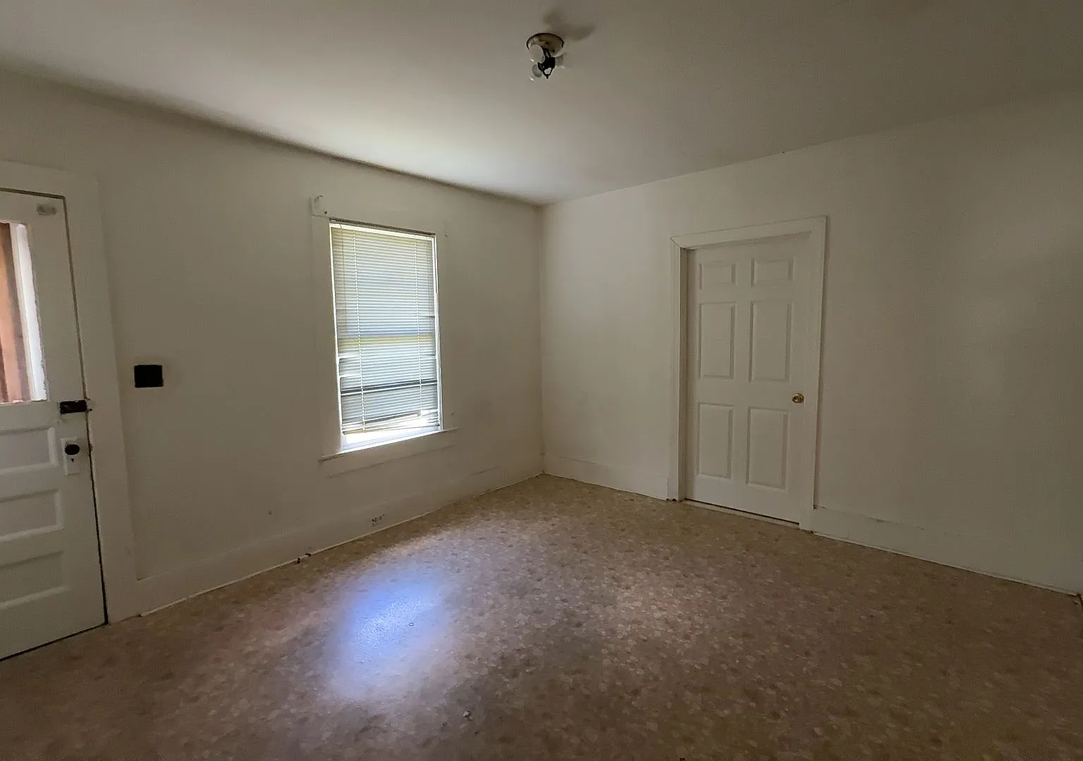2 bed, 1300 sqft, $1,250 — Photo 4