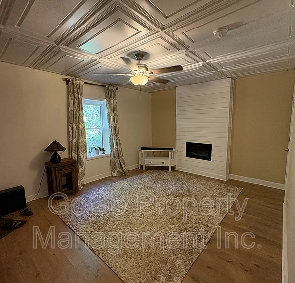 321 N Valley View Dr — Photo 8