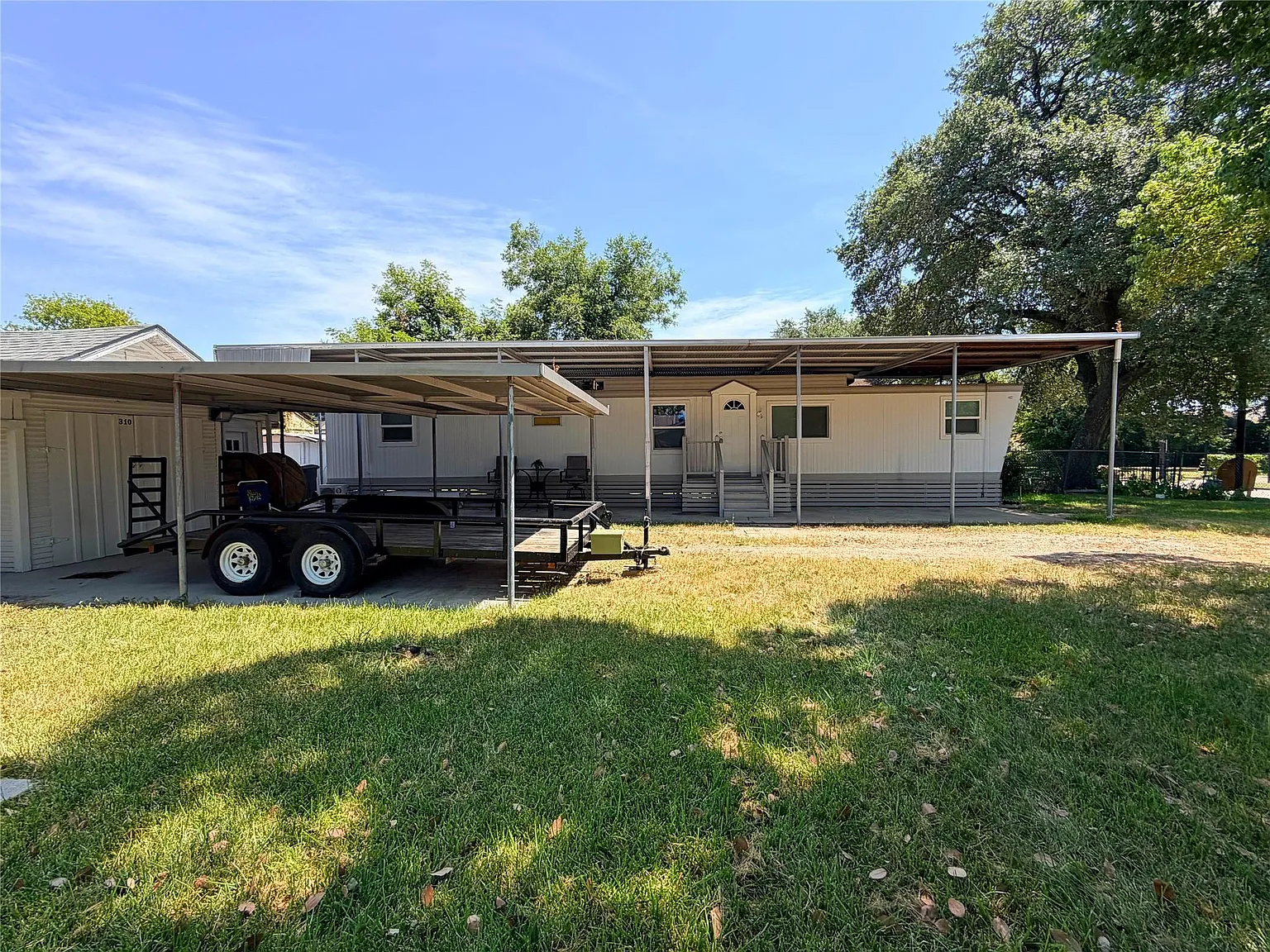 2 bed, 1.5 bath, 600 sqft, $1,300 — Photo 3