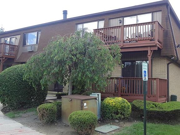 2nd image of 121 Richard Ct
