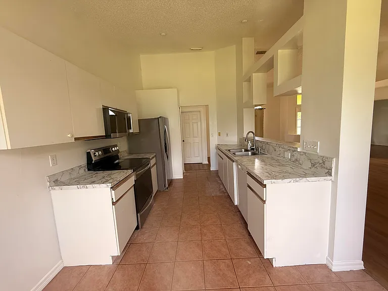 1765 SW Desert Ave — Photo 7