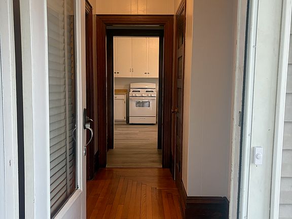 2nd image of 3201 Hemlock St