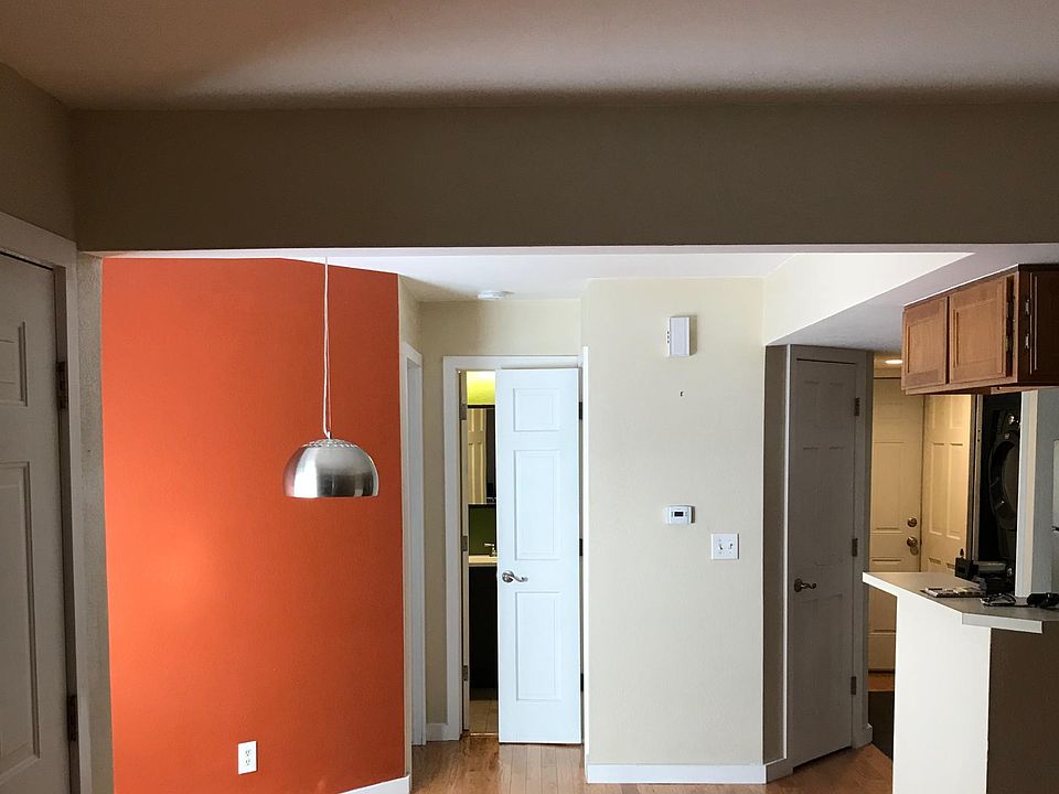 Dinning room, faces kitchen