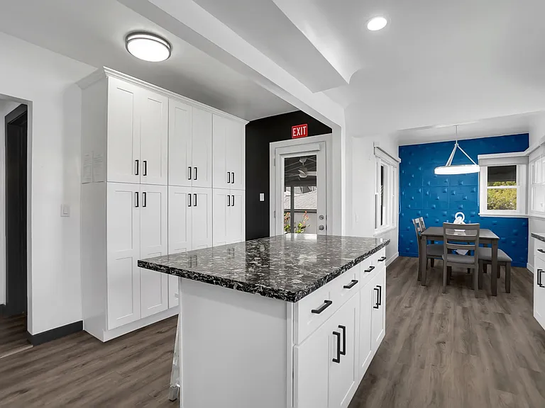 3453 Floresta Ave — Photo 22