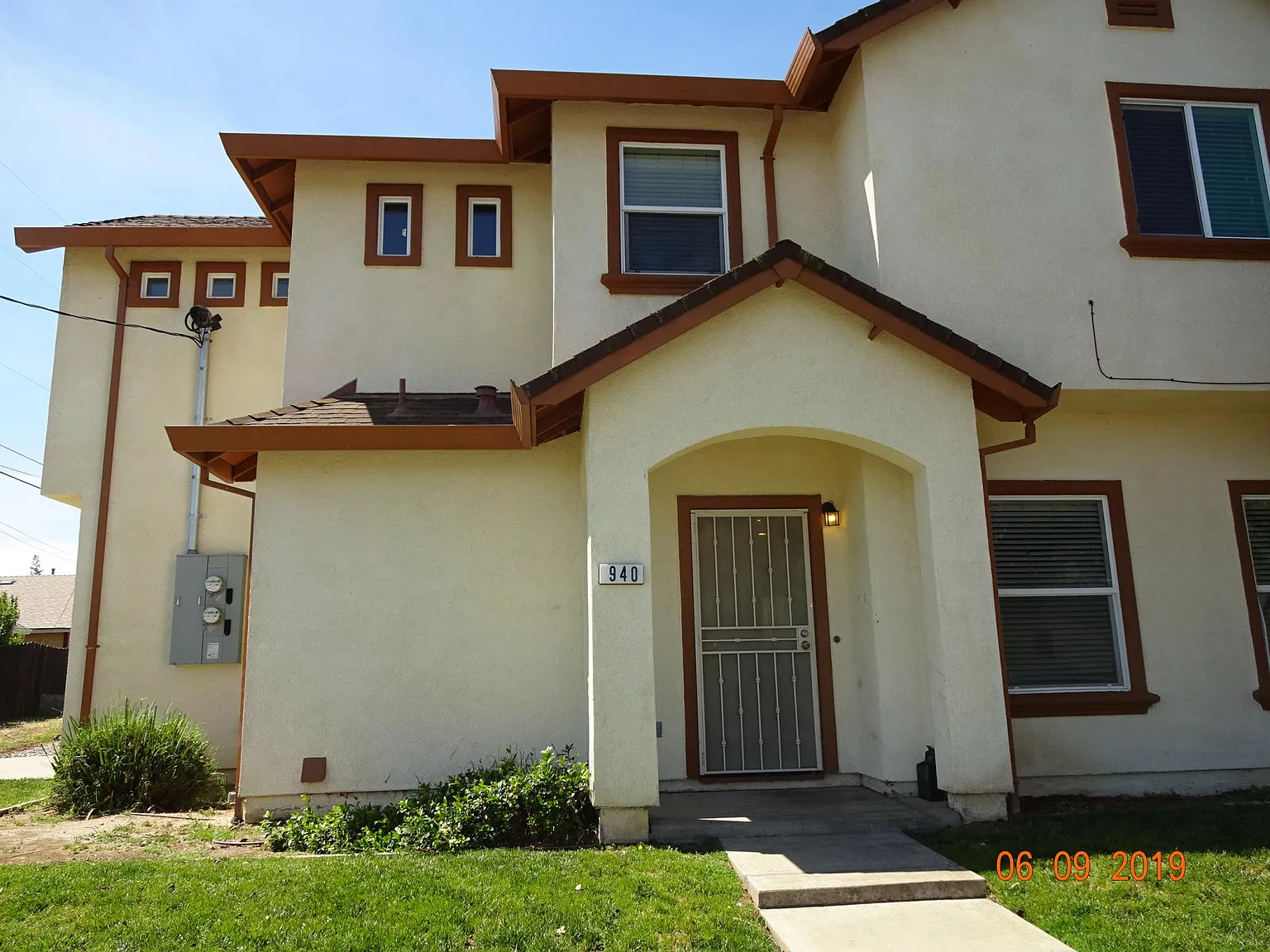 3 bed, 2.5 bath, 1500 sqft, $2,300 — Photo 2