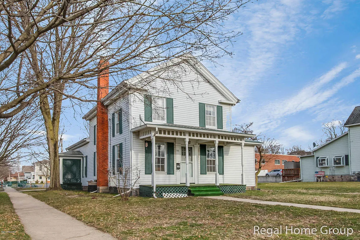 301 S Broadway St photo 1