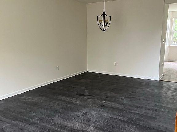4th image of 321 Quinton Oaks Cir