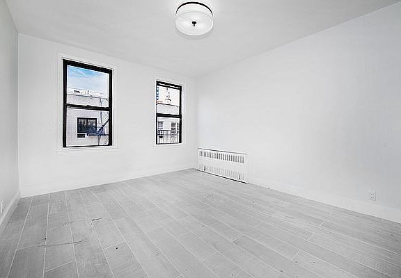 5th image of 423 E 77th St #1E