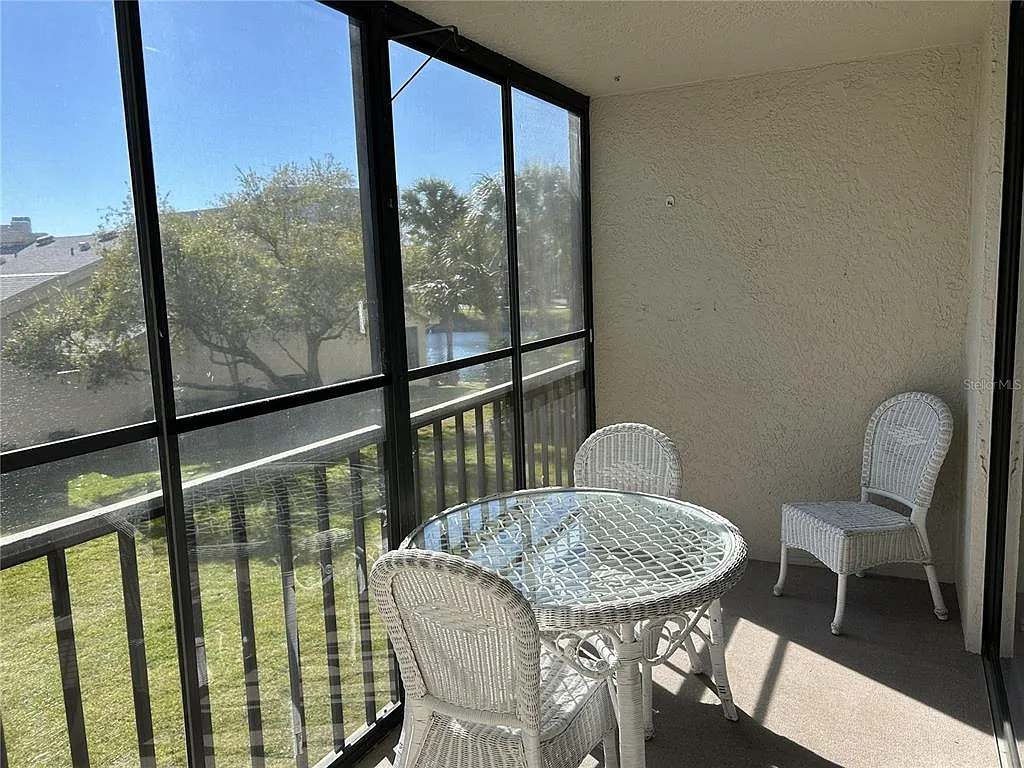 2 bed, 2.0 bath, 1030 sqft, $2,300 — Photo 1