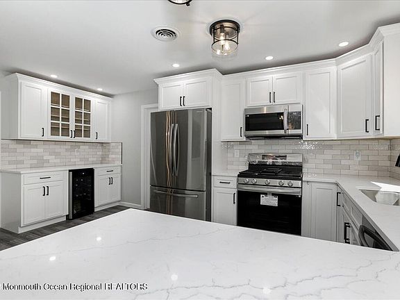 3rd image of 72 Nostrand Dr