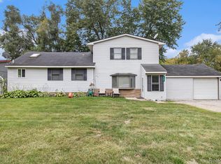 1904 Viola Dr, Ortonville, MI