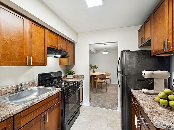 5th image of 6904 Seat Pleasant Dr #R2a