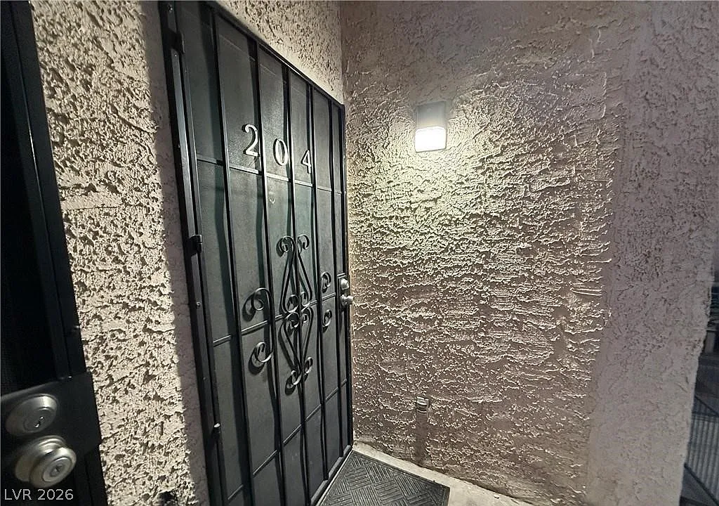 1 bed, 1.0 bath, 462 sqft, $1,050 — Photo 2